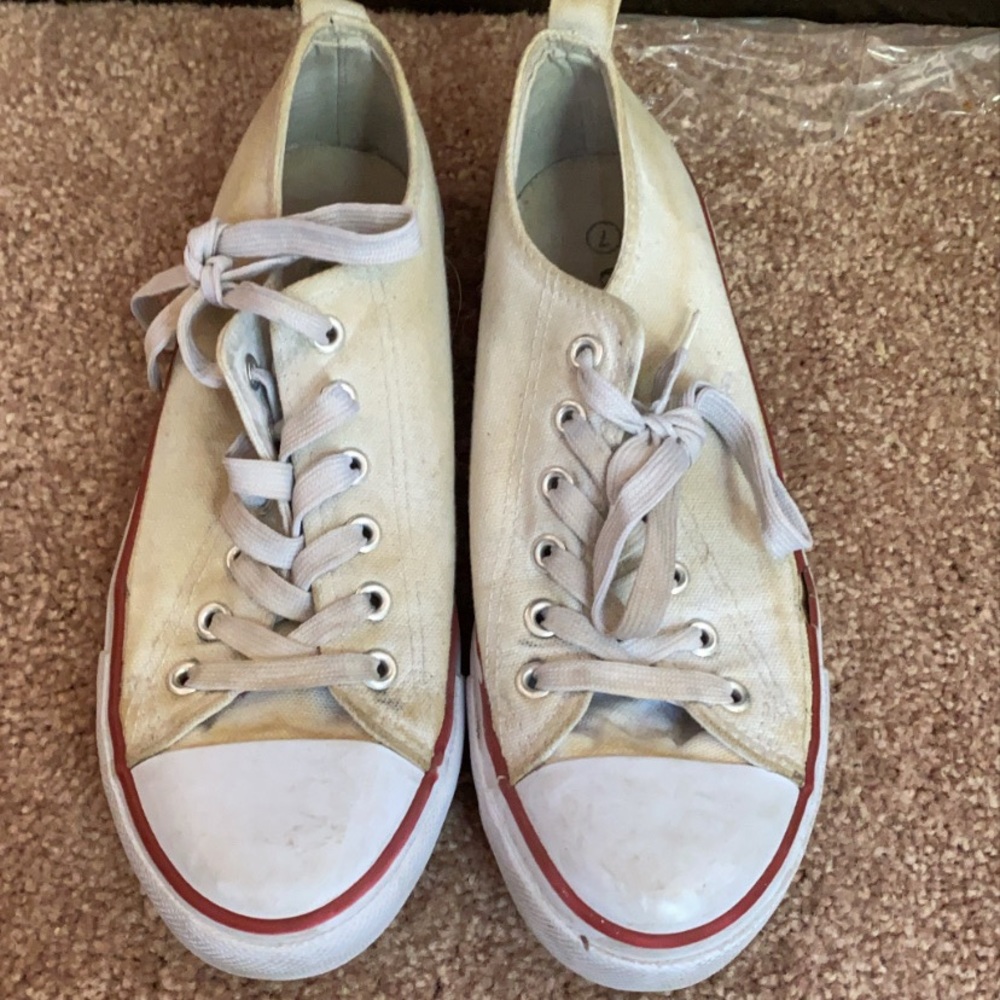 Low top sneakers